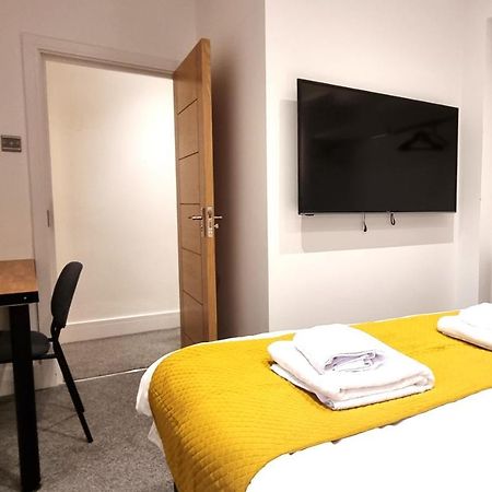 Spacious 6 Bedroom House, 4 Bathrooms, Central, 2 Parking Spaces Swindon Exteriér fotografie
