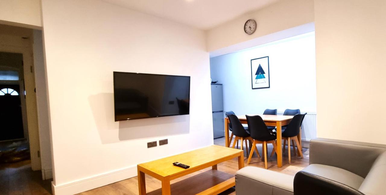 Spacious 6 Bedroom House, 4 Bathrooms, Central, 2 Parking Spaces Swindon Exteriér fotografie