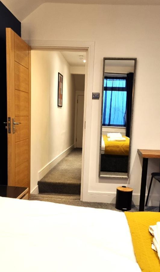 Spacious 6 Bedroom House, 4 Bathrooms, Central, 2 Parking Spaces Swindon Exteriér fotografie