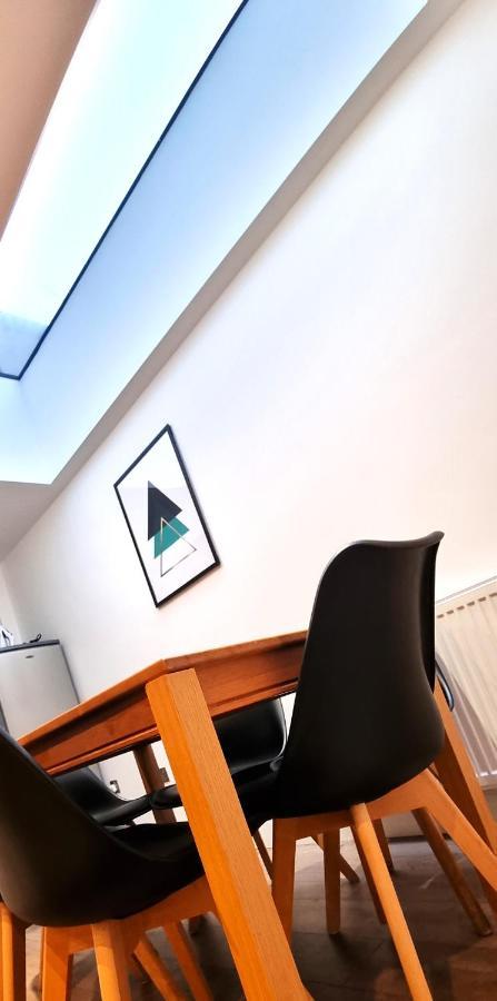 Spacious 6 Bedroom House, 4 Bathrooms, Central, 2 Parking Spaces Swindon Exteriér fotografie