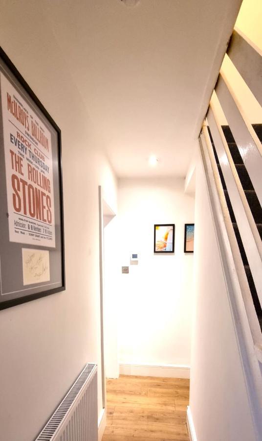 Spacious 6 Bedroom House, 4 Bathrooms, Central, 2 Parking Spaces Swindon Exteriér fotografie