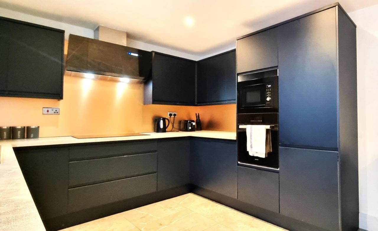 Spacious 6 Bedroom House, 4 Bathrooms, Central, 2 Parking Spaces Swindon Exteriér fotografie