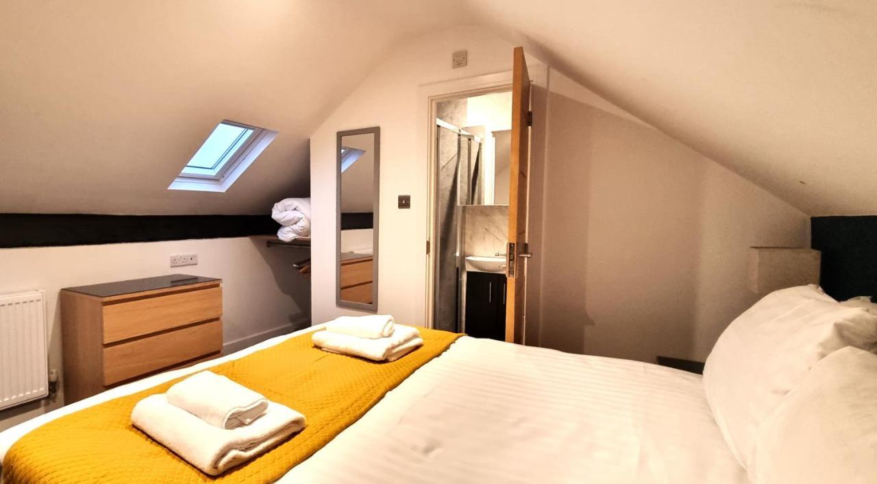 Spacious 6 Bedroom House, 4 Bathrooms, Central, 2 Parking Spaces Swindon Exteriér fotografie